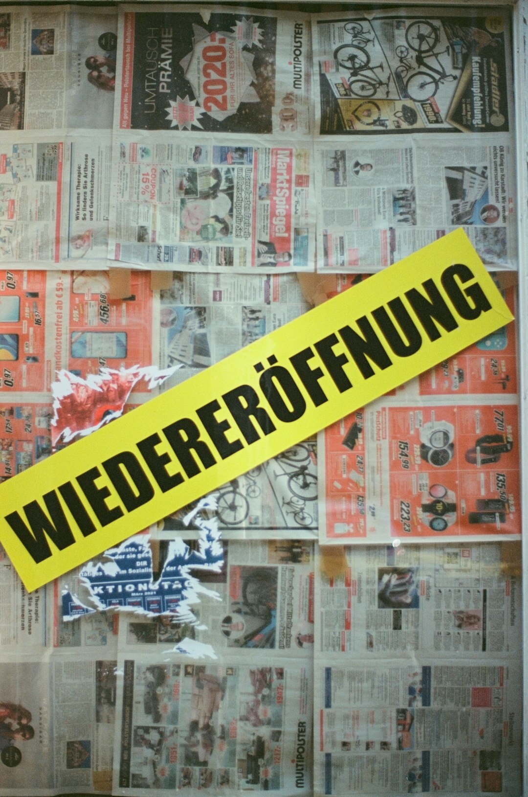 german people reading news